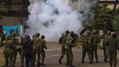 الشرطة الكينية تطلق الغاز المسيل للدموع لتفريق محتجين